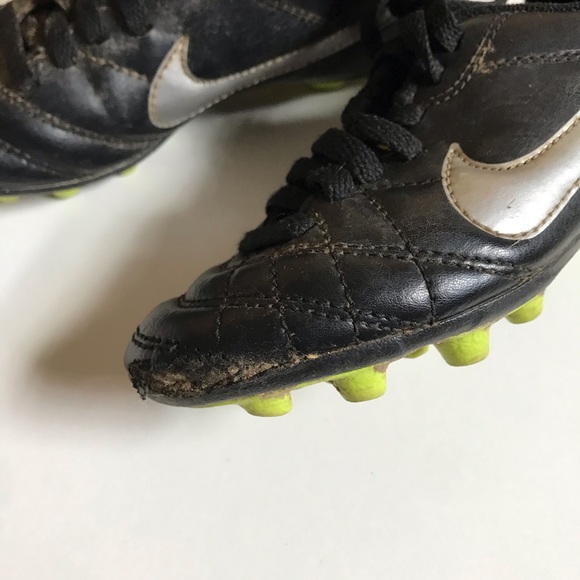 Kid’s size 10 soccer cleats - Picture 5 of 5